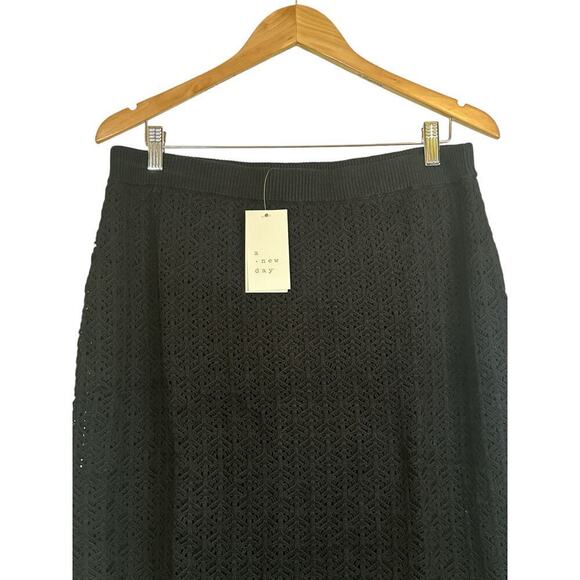 A New Day Women's Elastic Waist Pointelle Work Midi Sweater Skirt Sz M Black NWT - Picture 5 of 10